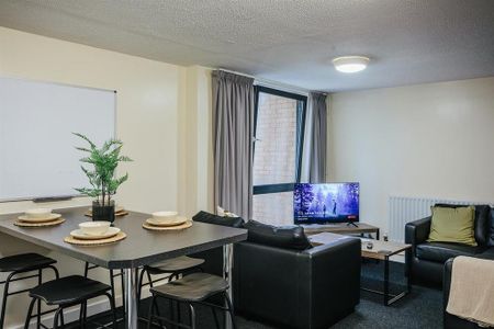 1 bedroom in a flat share to rent - Photo 5