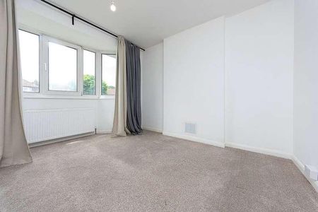 Hillcross Avenue, Morden, Surrey, SM4 - Photo 5