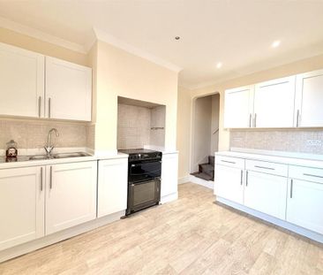 2 bedroom terraced house to rent - Photo 4