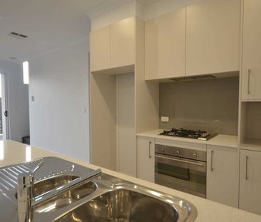 Open the Door to Light and bright family living - Photo 5