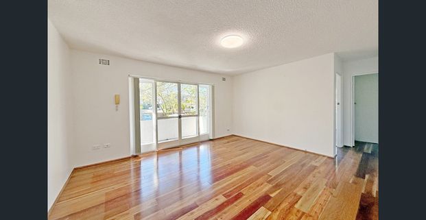Renovated two bedroom with parking- walk to Crows Nest Village - Photo 1
