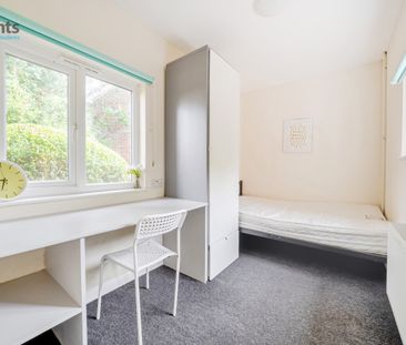 6 bedroom semi-detached house to rent - Photo 2