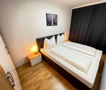 Stilvoll möblierte 2-Zimmer-Wohnung mit Balkon - bezugsbereit - Photo 2
