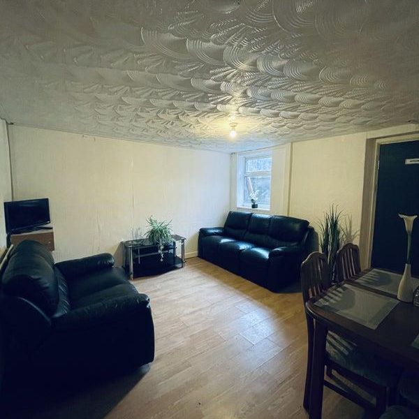 1 Beds - House share - - Photo 1