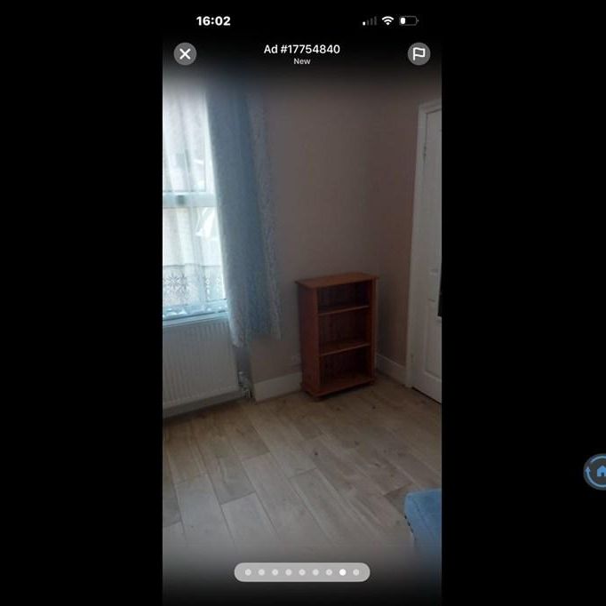 1 bedroom in a flat share to rent - Photo 1