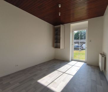 Maison à Linazay - Photo 1