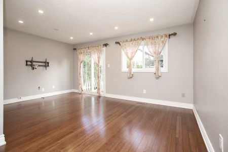 For Lease - 5606 Cosmic Crescent, Mississauga, Ontario - Photo 4