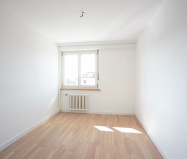 Stilvolle 3.5 Zimmerwohnung mit grosser Terrasse und En-Suite Bad - Photo 2