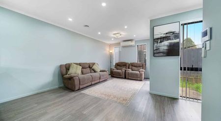 199D Whitney St - Near New- 3 Bedroom Townhouses - Photo 5