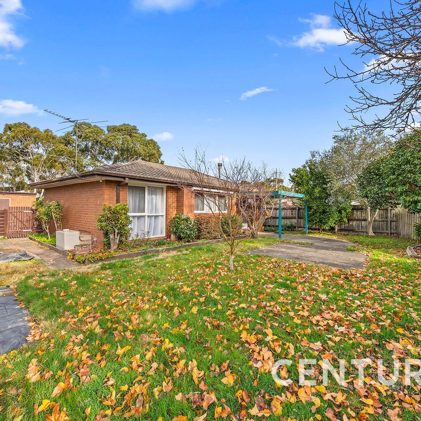 Spacious Family Home Zoned for Highvale Secondary College - Photo 1