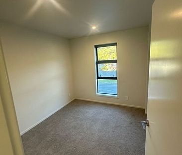 Modern & Spacious Two-Bedroom Townhouse - Photo 4