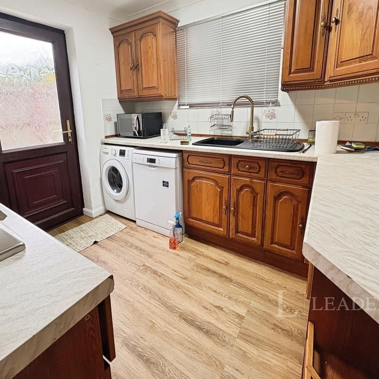 3 bedroom terraced house to rent - Photo 1