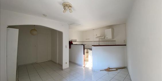 1 pièce - 30,6 m² - 2ème étage - Colocation non autorisée - Photo 3