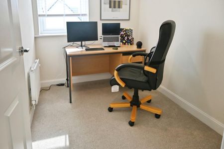 3 bedroom detached house to rent - Photo 2