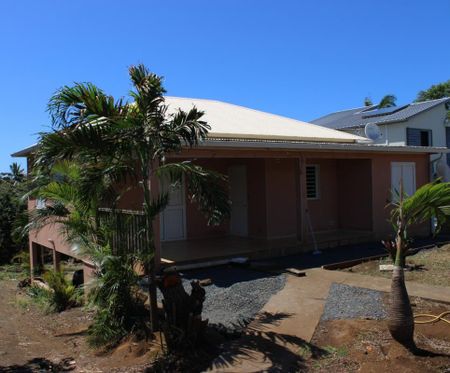 Location Maison 4 pièces 93m² ST PIERRE 97410 - Photo 3