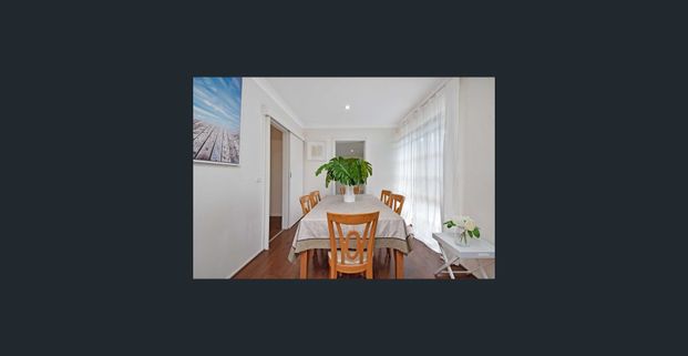 Bright, Spacious 5-Bedroom Home Baulkham Hills - Photo 1