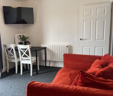 1 bedroom flat to rent - Photo 2