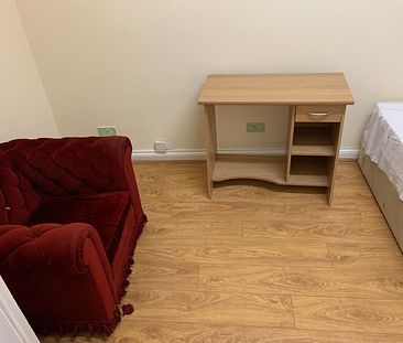 Room in a Shared Flat, Salford, M7 - Photo 1