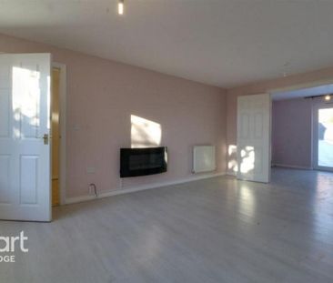 6 bedroom detached house to rent - Photo 2