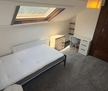 Room 5, Knowle Avenue, Burley, Leeds, LS4 2PQ - Photo 4