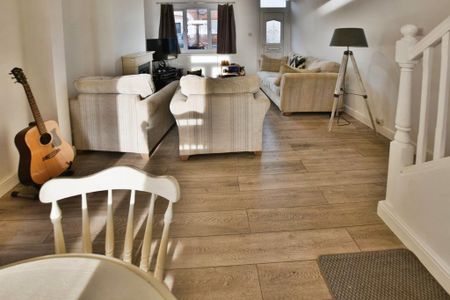 2 bedroom terraced house to rent - Photo 3