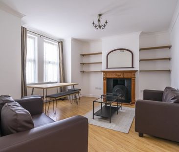 3 bedroom flat to rent - Photo 2