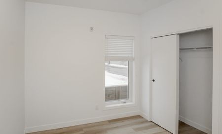 Bristol: Black Accents – 710 Westminster, Winnipeg, MB - Photo 3