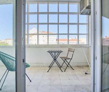 Rooms for rent in 4-bedroom apartment in Esquerdo - Photo 2