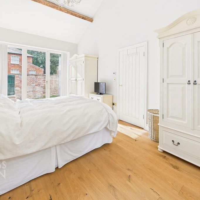 2 bedroom barn conversion to rent - Photo 1