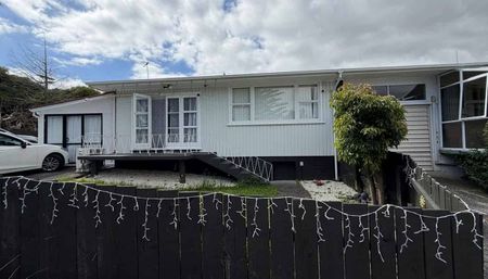 Your Perfect Auckland Retreat for $595/week! - Photo 2