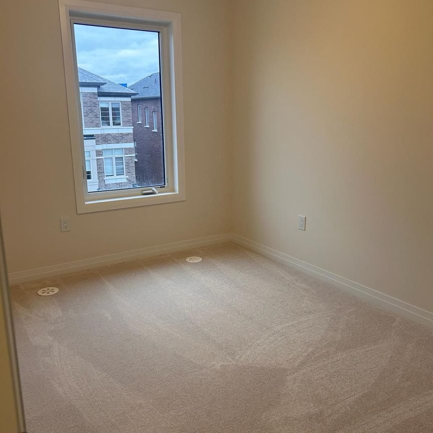 Townhouse For Lease | N8064778 - Photo 1