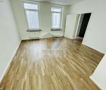 Modern sanierte 4 Raum-Wohnung mit Balkon und schickem Bad! - Foto 1