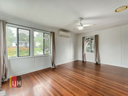 3 BEDROOM HOME WITH AIR CONDITIONING CLOSE TO EVERYTHING - Photo 4