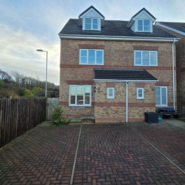 4 bedroom house to rent - Photo 1