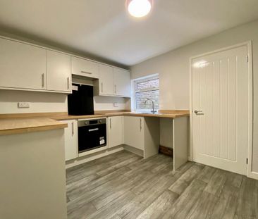 2 bedroom terraced house to rent - Photo 4