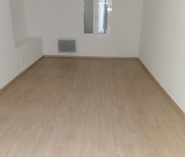 Sur la commune de MONTELIMAR (26) un T4 de 82m² avec cour et place ... - Photo 6