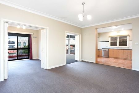 19 Woodland Street, Essendon VIC 3040 - Photo 5