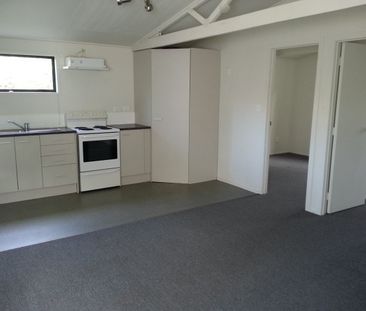 Manurewa - 2 bedroom Flat - Single Garage + 1 Off Street Park - Photo 3