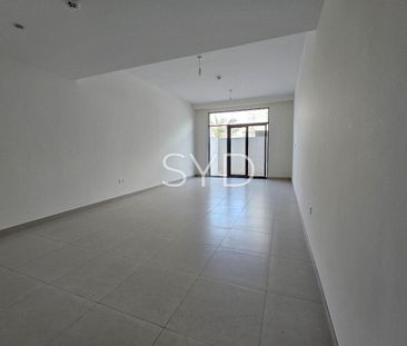 Vacant Now | Spacious | Open Front | Extra Parking - Photo 6