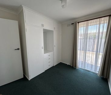 Family Home in Quiet Court - Photo 6