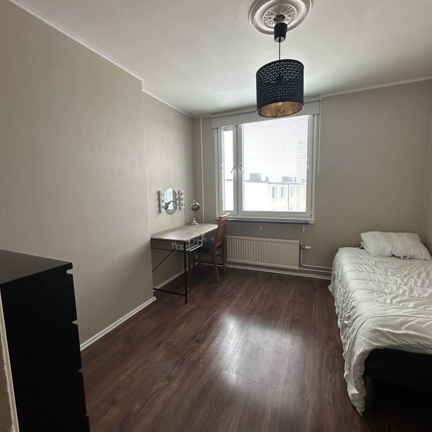 Sandfjärdsgatan, Årsta - Photo 1