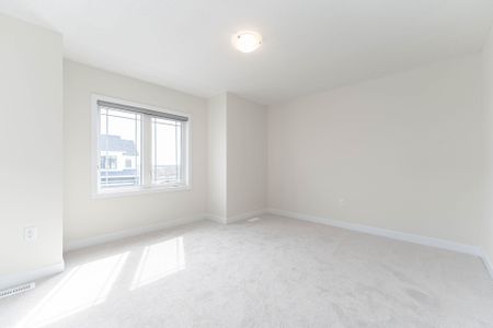 For Lease - 82 Starboard Crescent Unit# CRES, Welland, Ontario - Photo 4