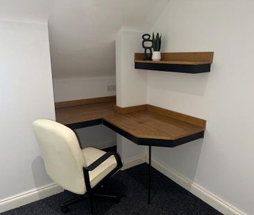 2 bedroom flat to rent - Photo 2