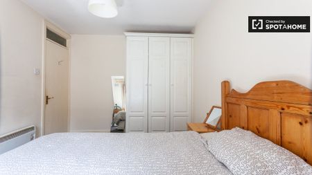 Room to rent in 3-bedroom flat in The Liberties, Dublin - Photo 2