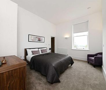 3 bedroom flat to rent - Photo 4