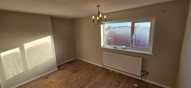 3 bedroom semi-detached house to rent - Photo 1