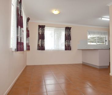 :: TAKE OVER LEASE - NEAT & TIDY LOWSET HOME IN NEW AUCKLAND! - Photo 3