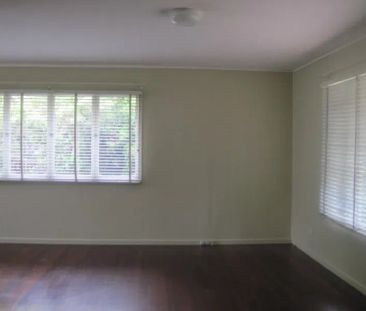 Fantastic Home, 736m² Block - Photo 1