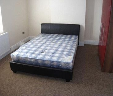 3 bedroom flat to rent - Photo 2