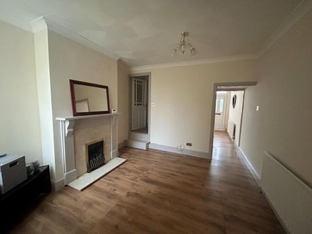 2 bedroom end of terrace house to rent - Photo 2